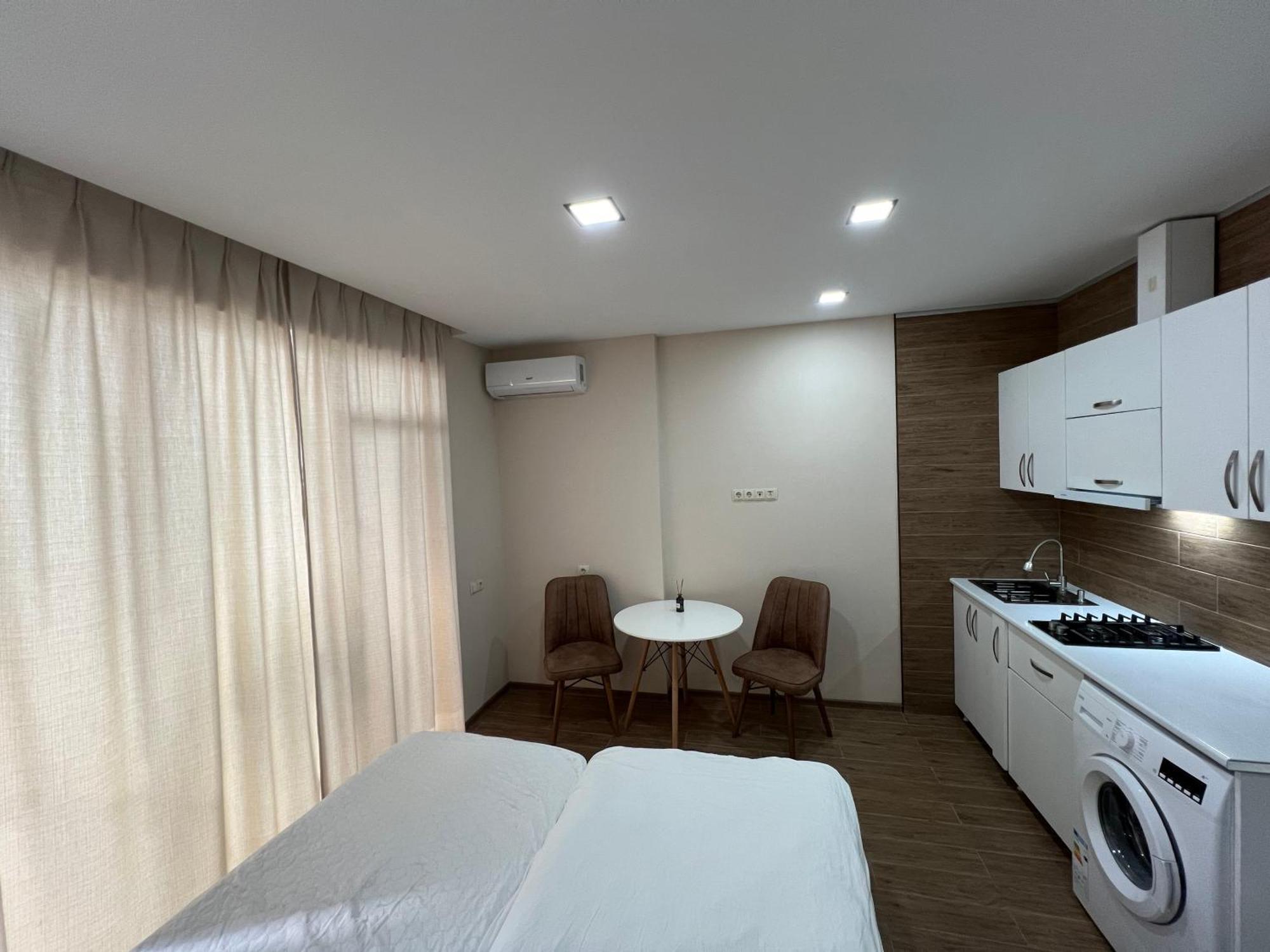 Hotel Paris Батуми Экстерьер фото